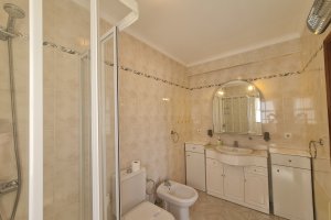 ap402_apartment bellevue-meia praia bathroom 1 en 