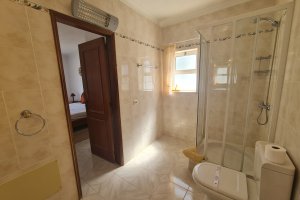 ap402_apartment bellevue-meia praia bathroom 1 en 