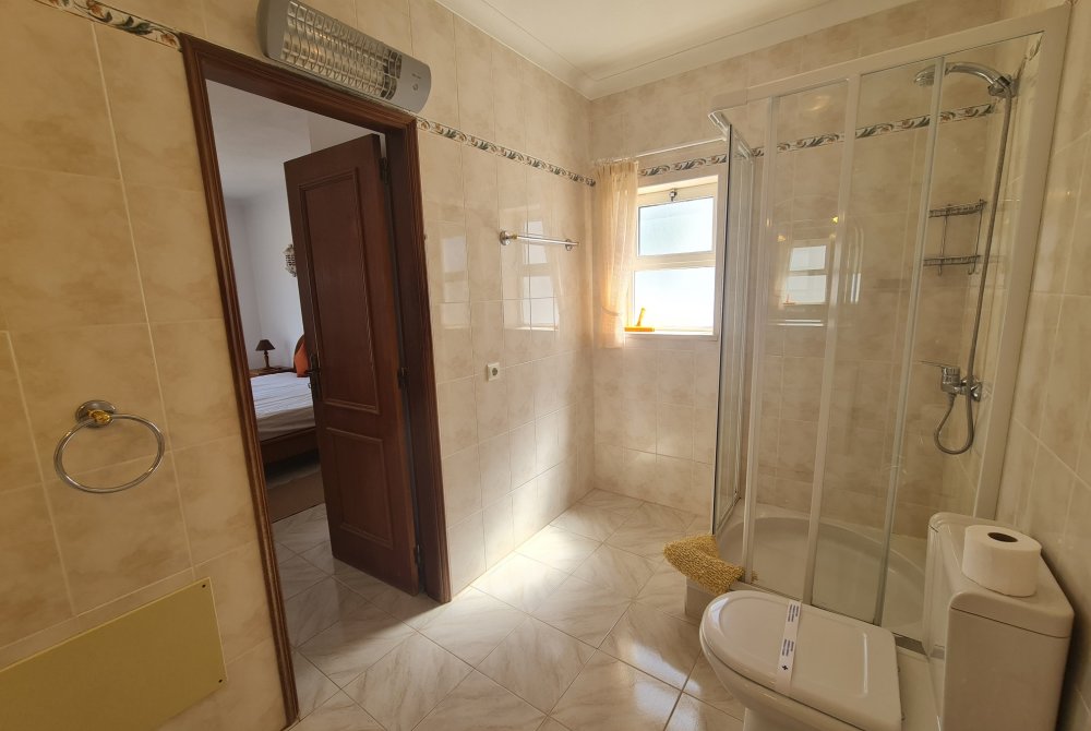 ap402_apartment bellevue-meia praia bathroom 1 en 