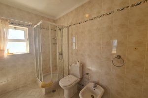 ap402_apartment bellevue-meia praia bathroom 1 en 