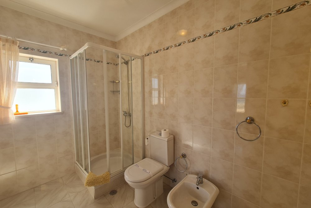 ap402_apartment bellevue-meia praia bathroom 1 en 