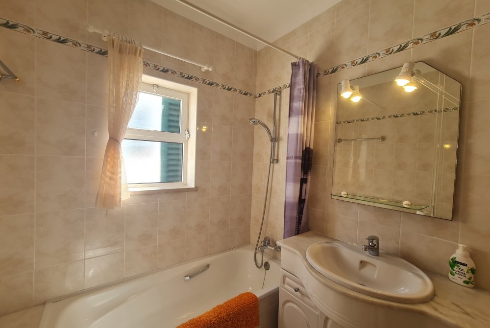 ap402_apartment bellevue-meia praia bathroom 2 19