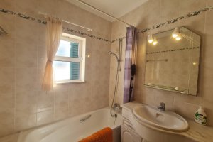 ap402_apartment bellevue-meia praia bathroom 2 19