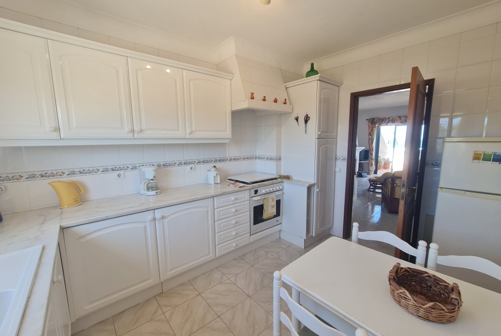 ap402_apartment bellevue-meia praia kitchen 12