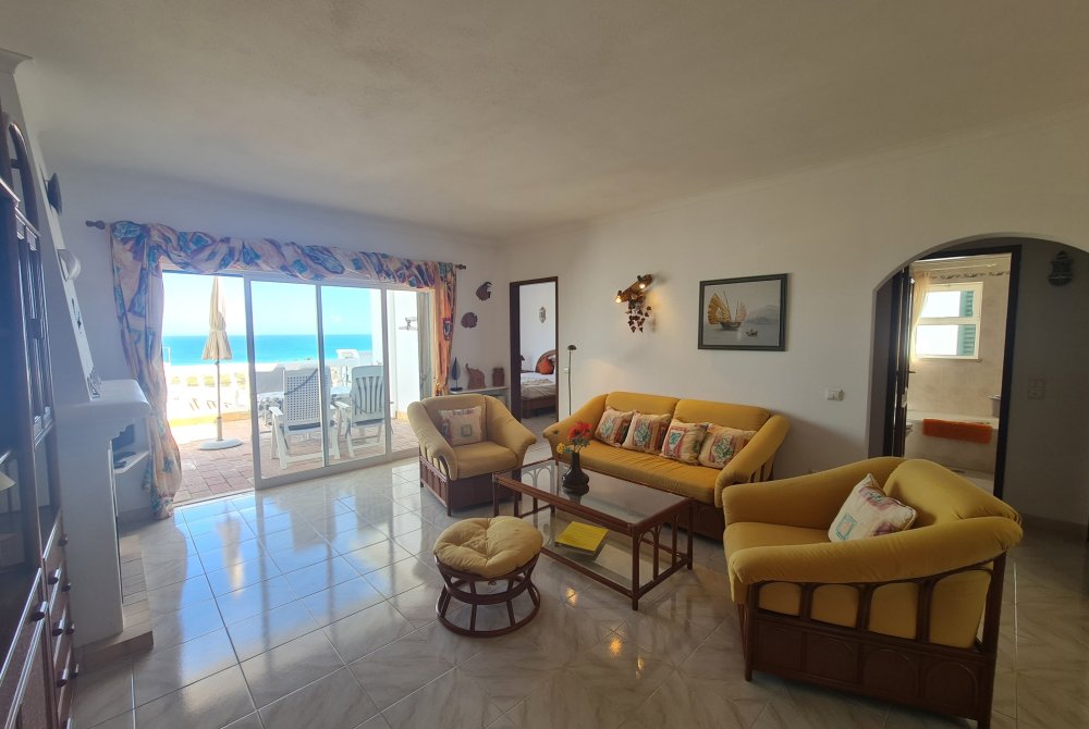 ap402_apartment bellevue-meia praia living room 10